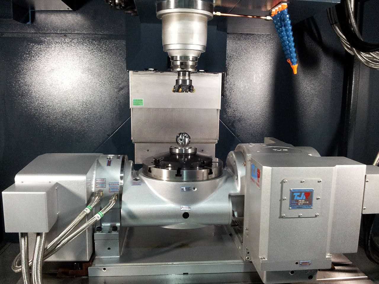 5-Axis-CNC-Milling-Machining-Center